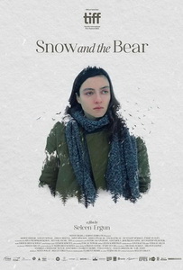 Снег и медведь (2022) постер